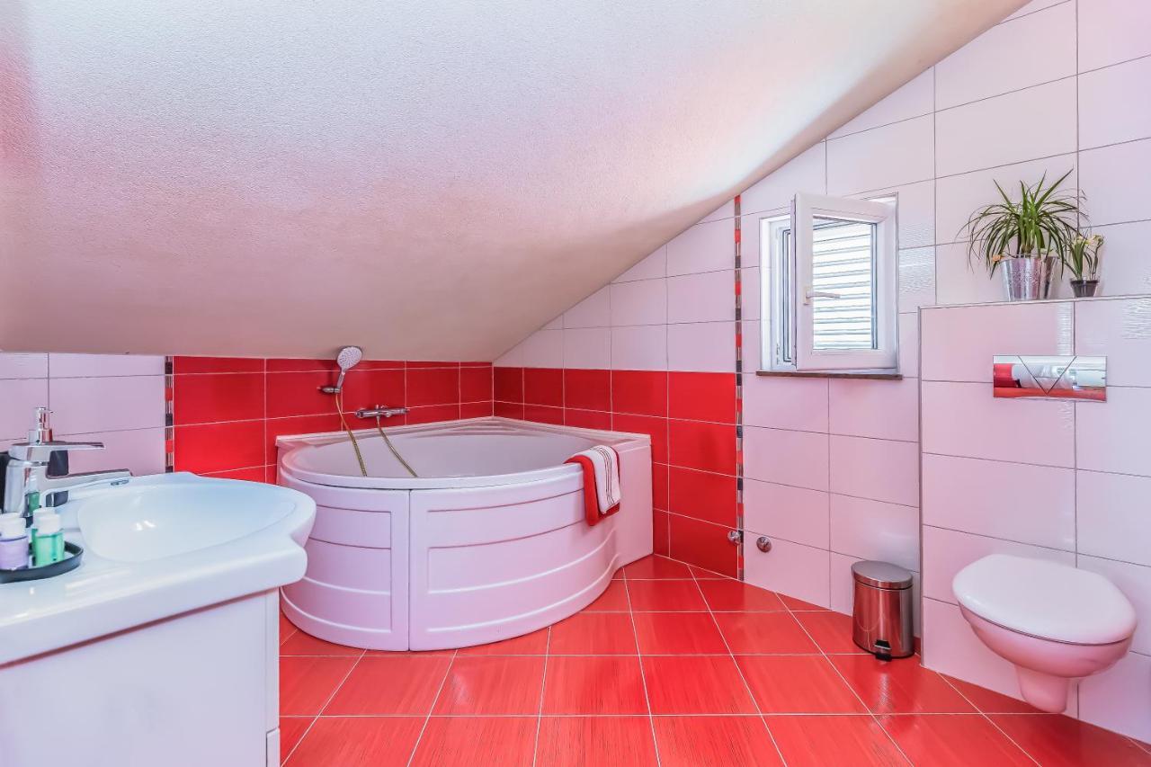 Apartmani Nikola Baška Voda Eksteriør billede