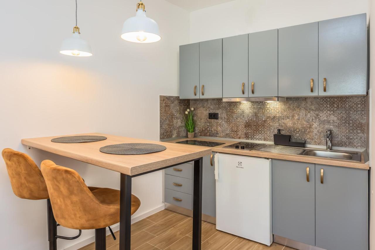 Apartmani Nikola Baška Voda Eksteriør billede