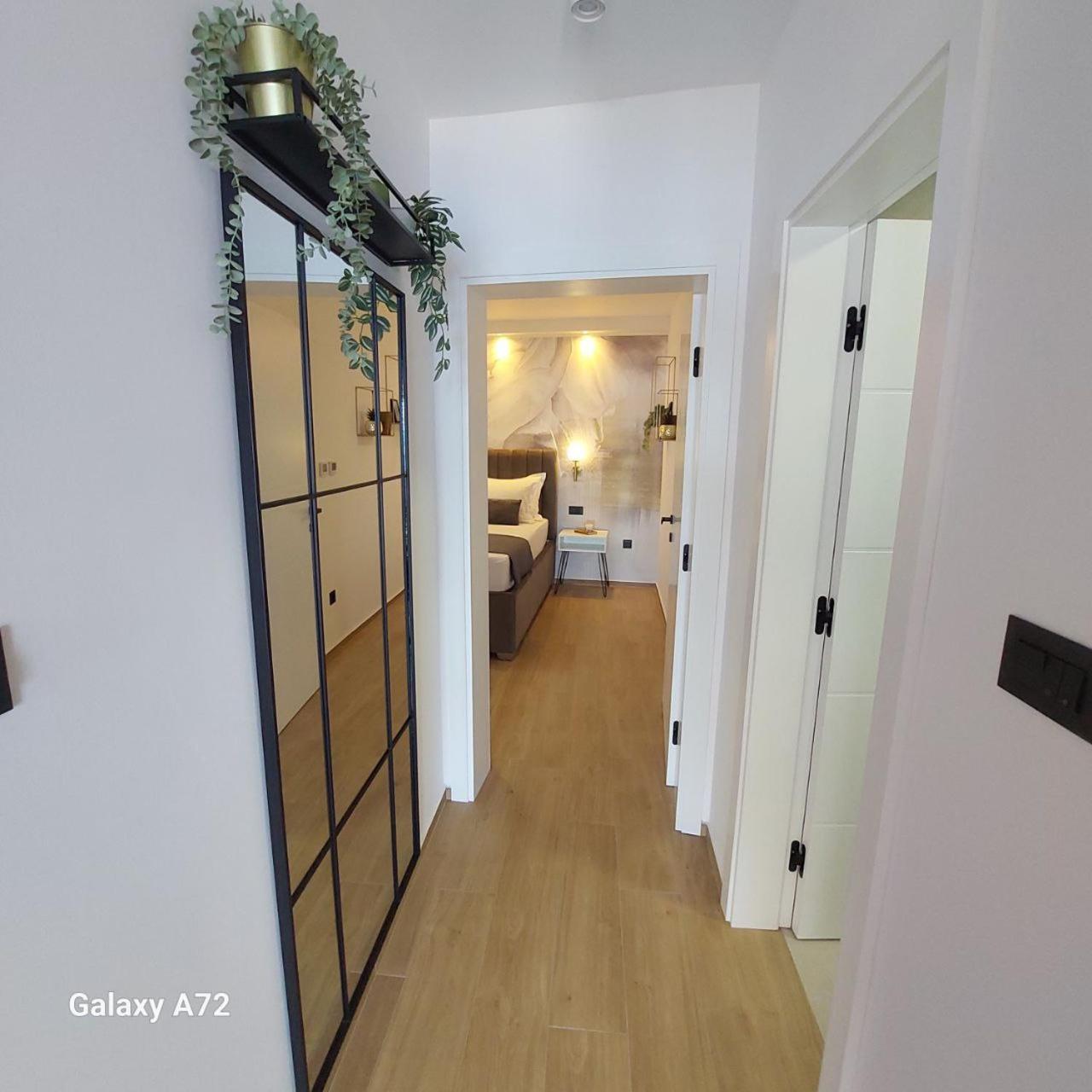 Apartmani Nikola Baška Voda Eksteriør billede